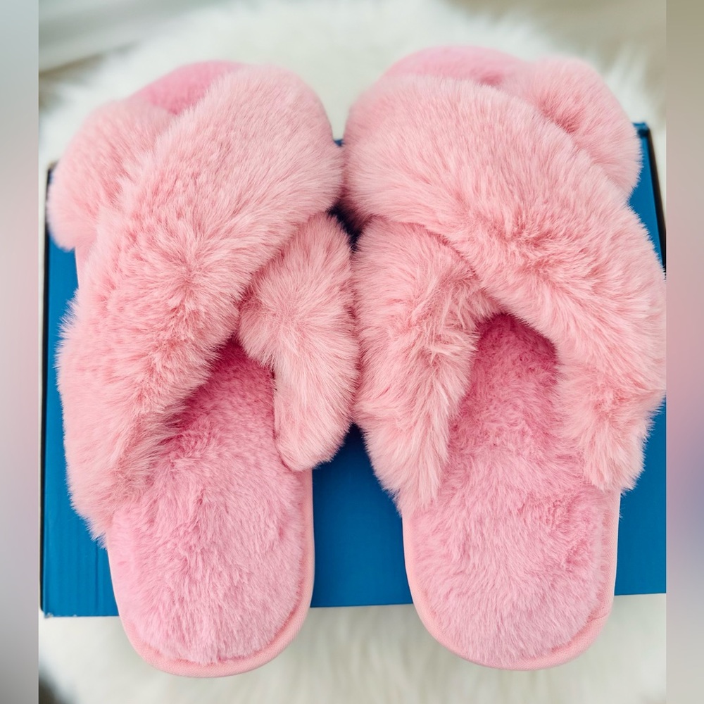 Pamper Pink Faux Fur Slip-On Women's Slippers Cushioned Lined Size 8